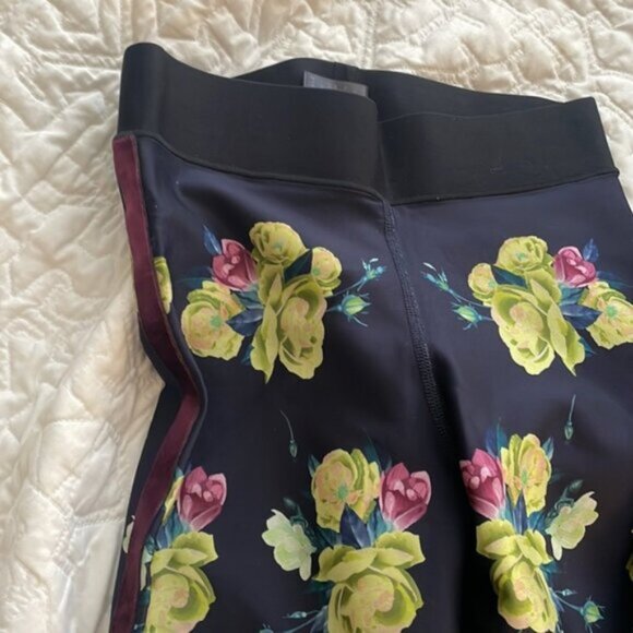 Beyond Yoga And Ultracor High End Workout Printed Leggings Size Small - Picture 3 of 6